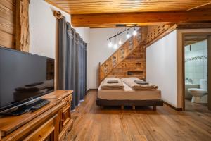 Chalet Junior Suite Family with Balcony and Mountain View room in Hôtel Le Grand Chalet