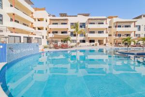 Oceanview condo w Resort amenities Steps to Beach