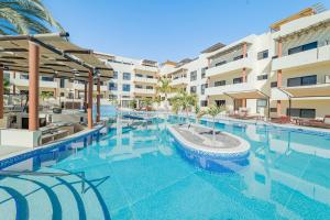 Oceanview condo w Resort amenities Steps to Beach