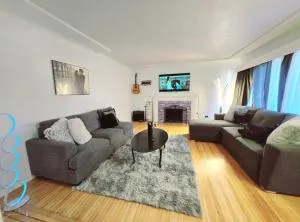 Homey Private 2 bedroom Home! Near Metrotown Mall with Private Parking - Burnaby