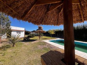 Complejo de Cabañas CABLE A TIERRA Cabaña Bonarda mono ambiente