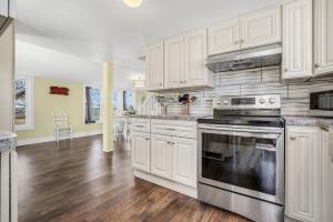 Trembling Bay - Waterfront & a private pier!