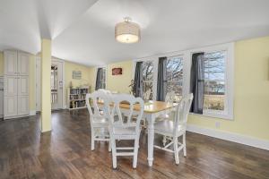 Trembling Bay - Waterfront & a private pier!