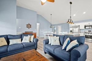 Turtle Bay - Waterfront & a screened porch!