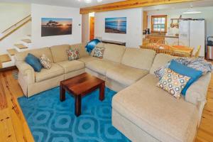 Utter East - great home with large screened porch and firepit next to the pond