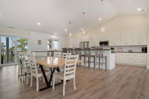 Wildcat Haven - Waterfront & phenomenal views!