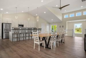 Wildcat Haven - Waterfront & phenomenal views!