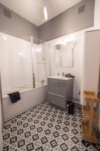 Appartements charming city center flat : photos des chambres