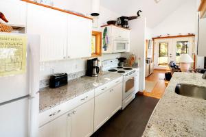 Windshadow - Waterfront & pet friendly!