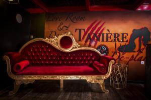 Appartements Love Room SPA JACUZZI SAUNA et DONJON - Taniere De-Plaisirs : photos des chambres