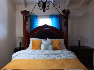 A serene getaway by the oasis