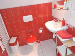 Holiday Home in Dziwnówek near Beach & Lagoon