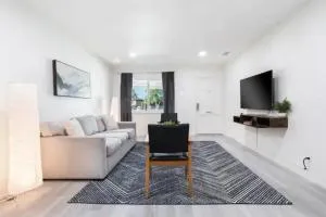 Newly Furnished Vacation Home-Ken - North Sherman Way