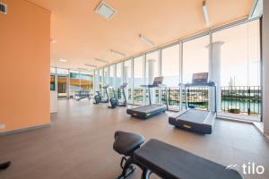 Waterfront Luxury, 1BR, FREE Parking, AC, NETFLIX & WIFI By Tilo Lux