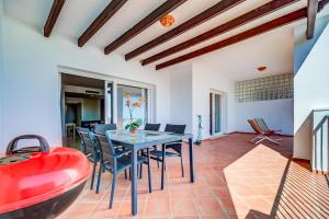 Stunning Apartment With Golf Course and Sea Views