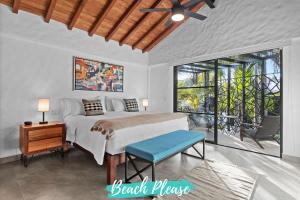 Casa Moderna - Luxury Villa with Private Pool & 6 Casitas