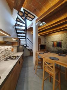 Rubina gem in downtown Design Location AC