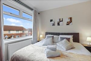 Equipped & Cozy, Fast WiFi, Smart TV, Full Kitchen, Free Parking