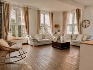 "Unnen" in der Alten Schule Greetsiel - كرومهورن