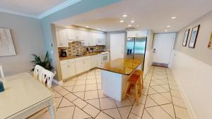 Shoreline Towers 2074- by Holiday Isle Properties