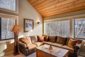 Lincoln Condo with Balcony and View Less Than 2 Mi to Loon Mtn