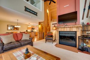 Lincoln Condo with Balcony and View Less Than 2 Mi to Loon Mtn