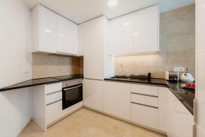 Mary Pink - NO RC C - Amazing Two-Bedroom Apartment