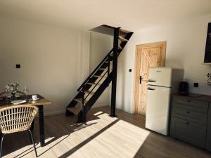 Dom Kacprowy - Brzegi Lasu - dwa apartamenty na wyłączność z ogrodem