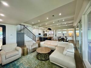 Luxury Lake Front Retreat on Cedar Creek Lake