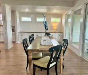 Luxury Lake Front Retreat on Cedar Creek Lake