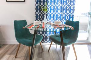 Walkable - Restaurants - Large Patio - Ac