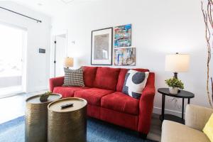 Walkable - Restaurants - Large Patio - Ac