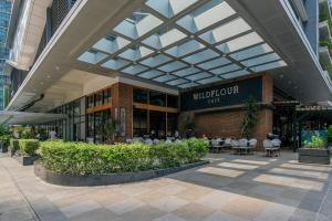 Cozy 2BR Suite in Uptown BGC with PS4 and walking distance to Malls and Restaurants