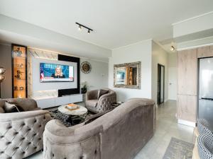 347 Waterfall Penthouse