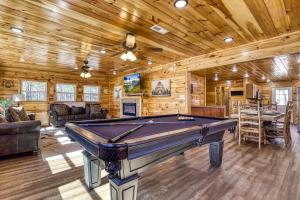 Hidden Haven, Hot Tub, FREE Attraction tickets for each paid day, Hot Tub, Game Room, WIFI!!!