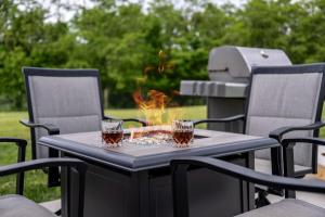 Spacious Home 4BR Fire Pit, Patio Hot Tub