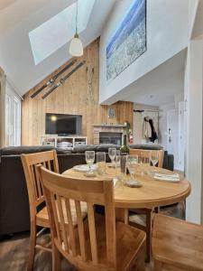 BearNecessities- AC, Pool, Hot Tub, Gym, Sauna