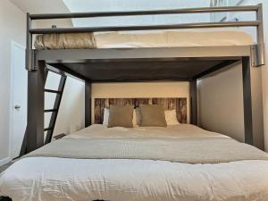 BearNecessities- AC, Pool, Hot Tub, Gym, Sauna