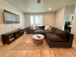 Newly Built Chic Utah Valley Gem l Theo - Eagle Mountain