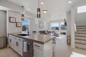 Silver Creek Townhome with Hot Tub l Poppy