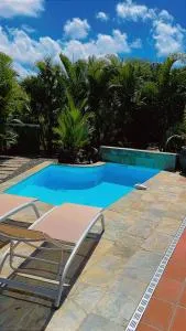 Bas de villa cosy avec piscine privative - Beauregard