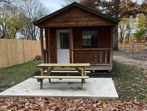 Sister Lakes Glamping Cabin at Wonder Woods #3