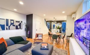 Hot Tub - Best Views - Near Stadiums!