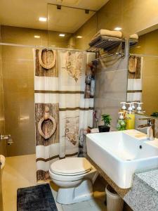 Spacious 3BR Suite in Uptown BGC with King Size Bed, near Malls and Restaurants