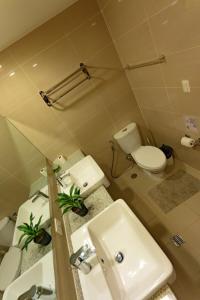 Spacious 3BR Suite in Uptown BGC with King Size Bed, near Malls and Restaurants