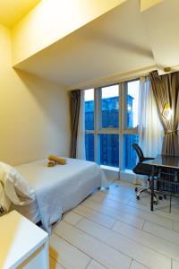 Spacious 3BR Suite in Uptown BGC with King Size Bed, near Malls and Restaurants