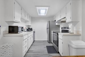 Central Bellevue North Suite Near Downtown & I-90
