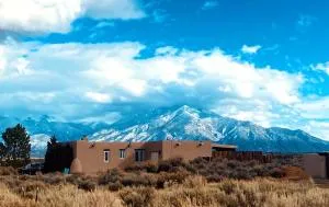 Secluded Sanctuary with Epic Views, Hot Tub and Fireplace - Taos Junction