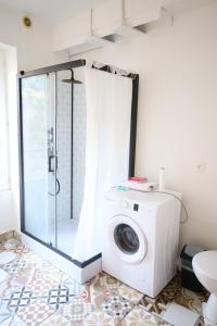 Château Rubis T2 hypercentre historique au pied du château