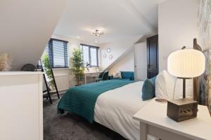 3a Roman View, beautifully appointed apartment in Roundhay, sleeps up to 6, bedrooms with en suite bathrooms, EV charging